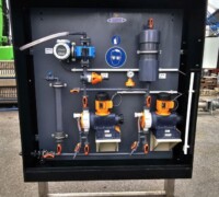 Artikel Nr.: 30339<br><br> 2 x 220 l/h gebrauchte Chemikaliendosierstation / Dosierstation / Dosierkabinett / Dosieranlage<br><br>–<br><br>