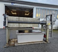 Artikel Nr.: 30353<br><br> 15 bar Kammerfilterpresse mit geschlossenem Filtratablauf und abgedichteten Filterplatten, Laborfilterpresse<br><br>Aquachem<br><br>